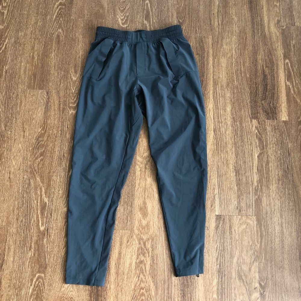 Lululemon chill motion pant medium